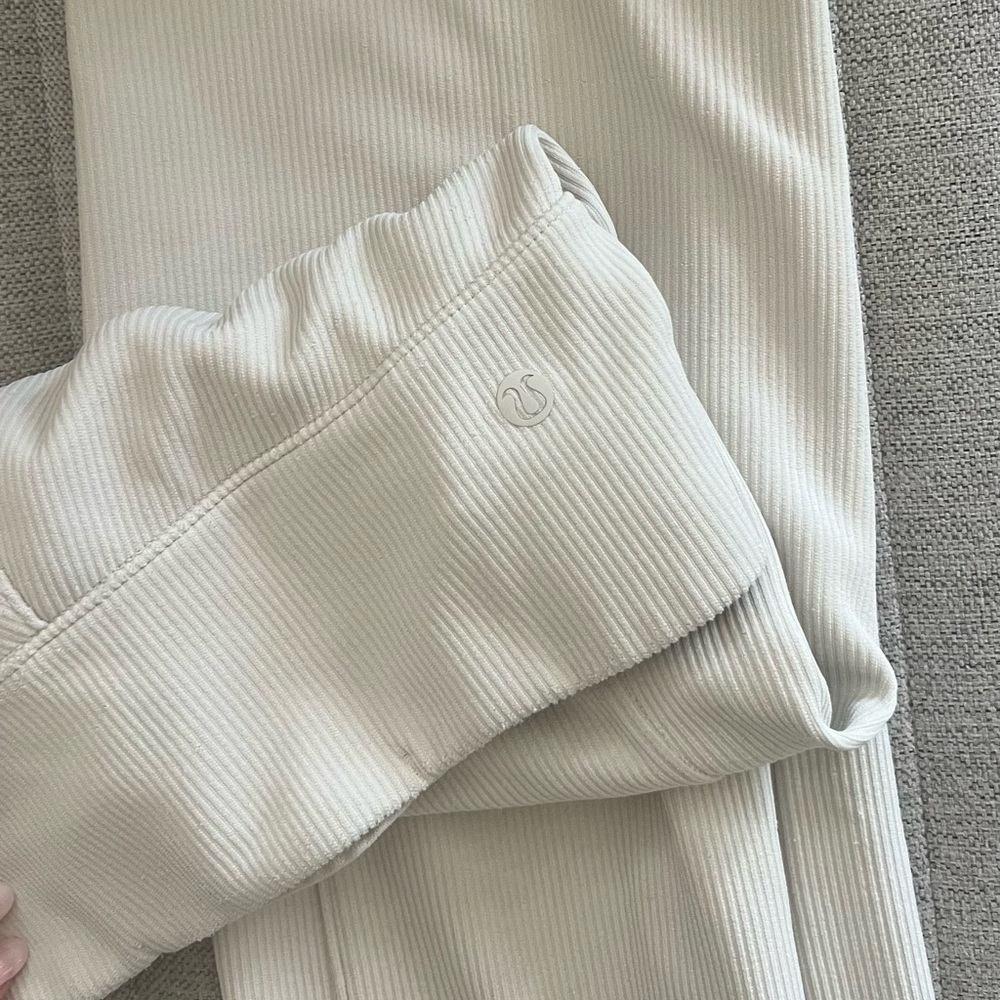 Size 4 cream lululemon flare leggings with zip
